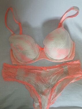 Victoria's Secret Coral Palm Print Lace Bra & Panty M Set